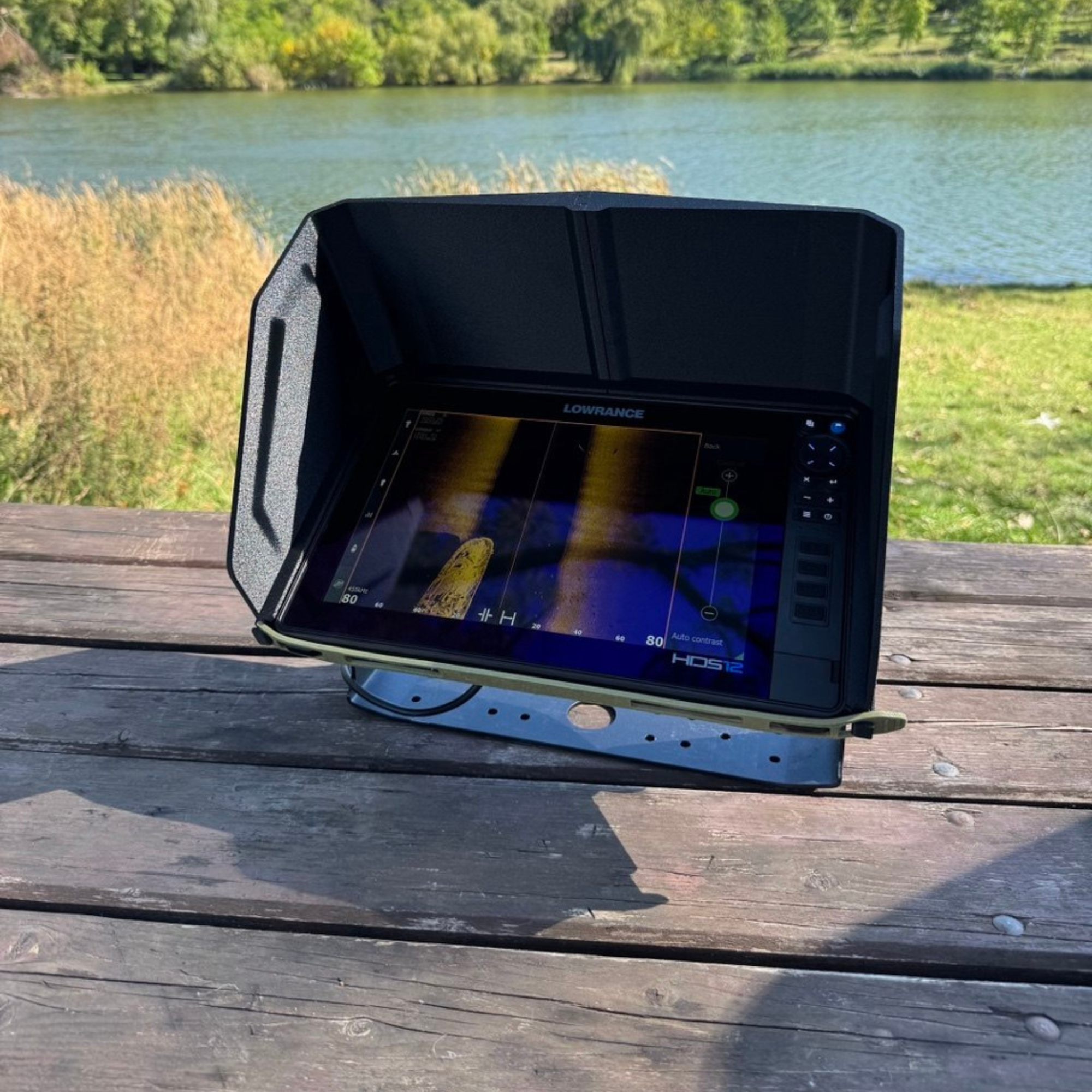 Secure fit and professional installation of PikeTech PRO Visor on Lowrance electronics
